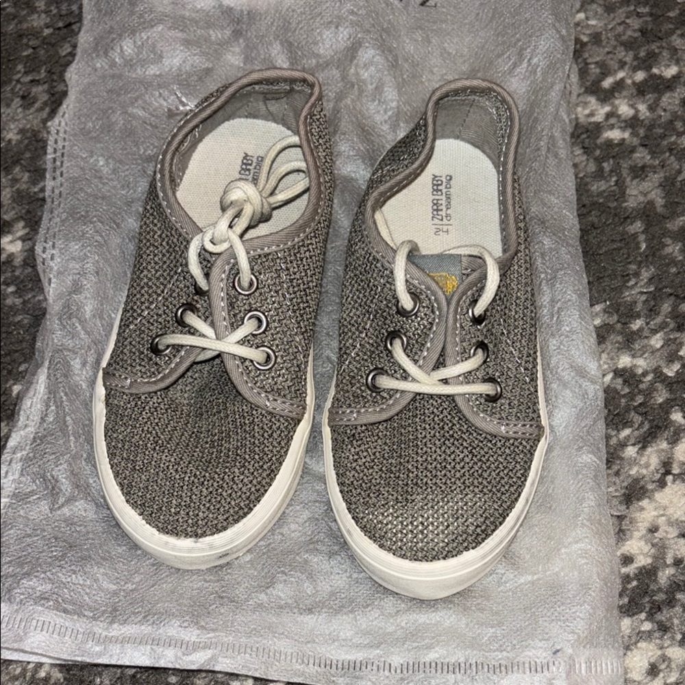 Zara Gray Casual Sneakers